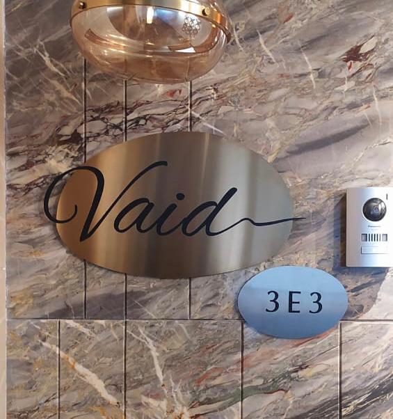 Aureus – Dual-Tone Name Plate in Gold & Powder-Coated Steel